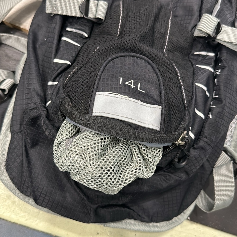 High sierra 14L Quick Shot Hiking Pack - Picture 7 of 11